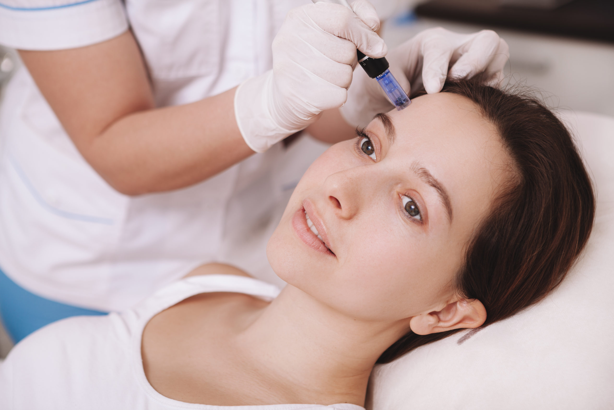 Mezoterapie cu Dermapen realizată la Clinica Medlink Craiova