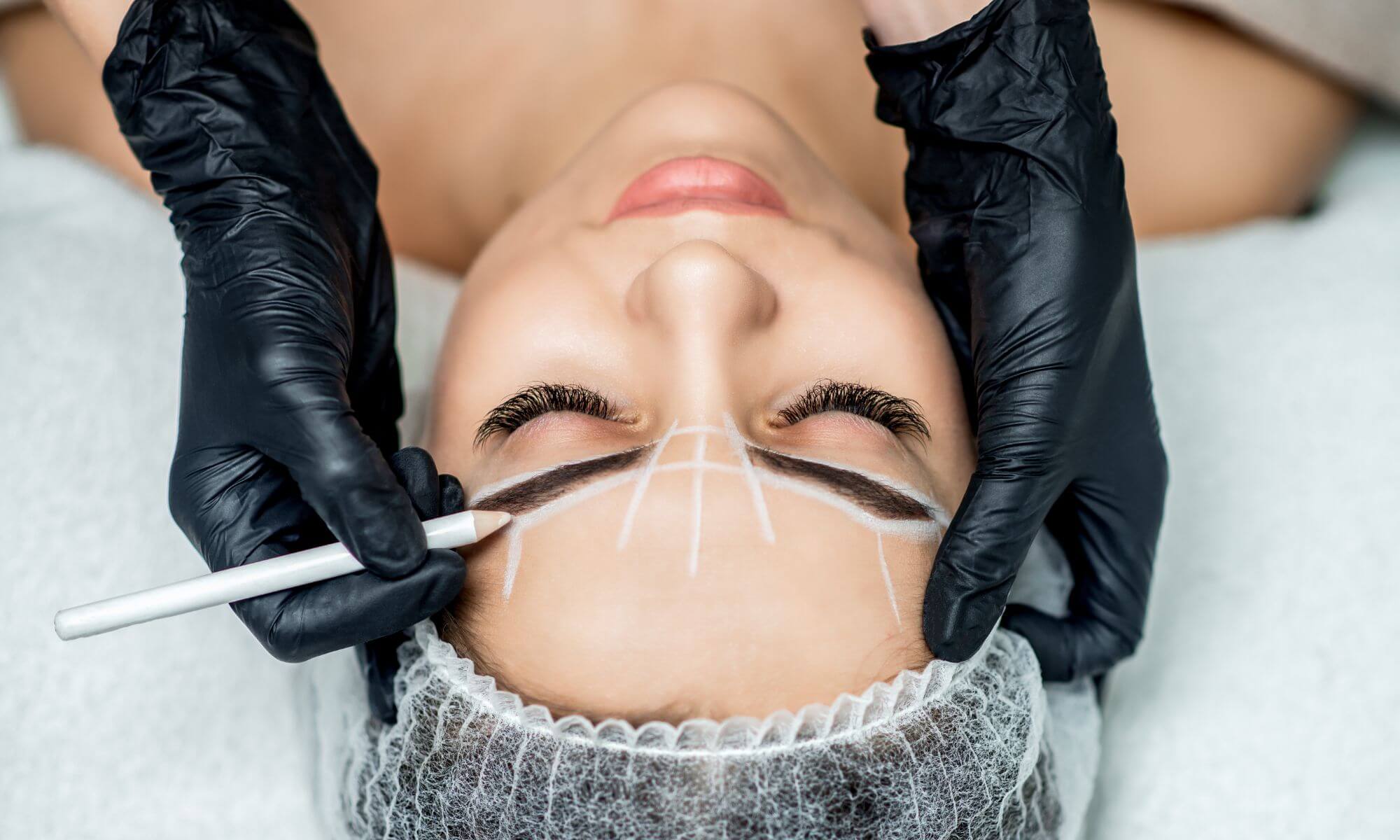 De ce un lifting de sprancene chirurgical nu e doar de sprancene