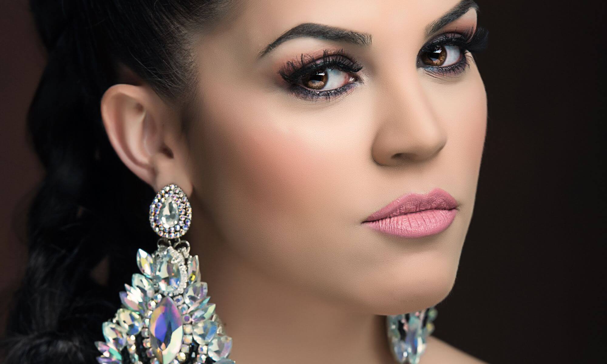 Ce risti daca porti cercei mari si grei o perioada indelungata