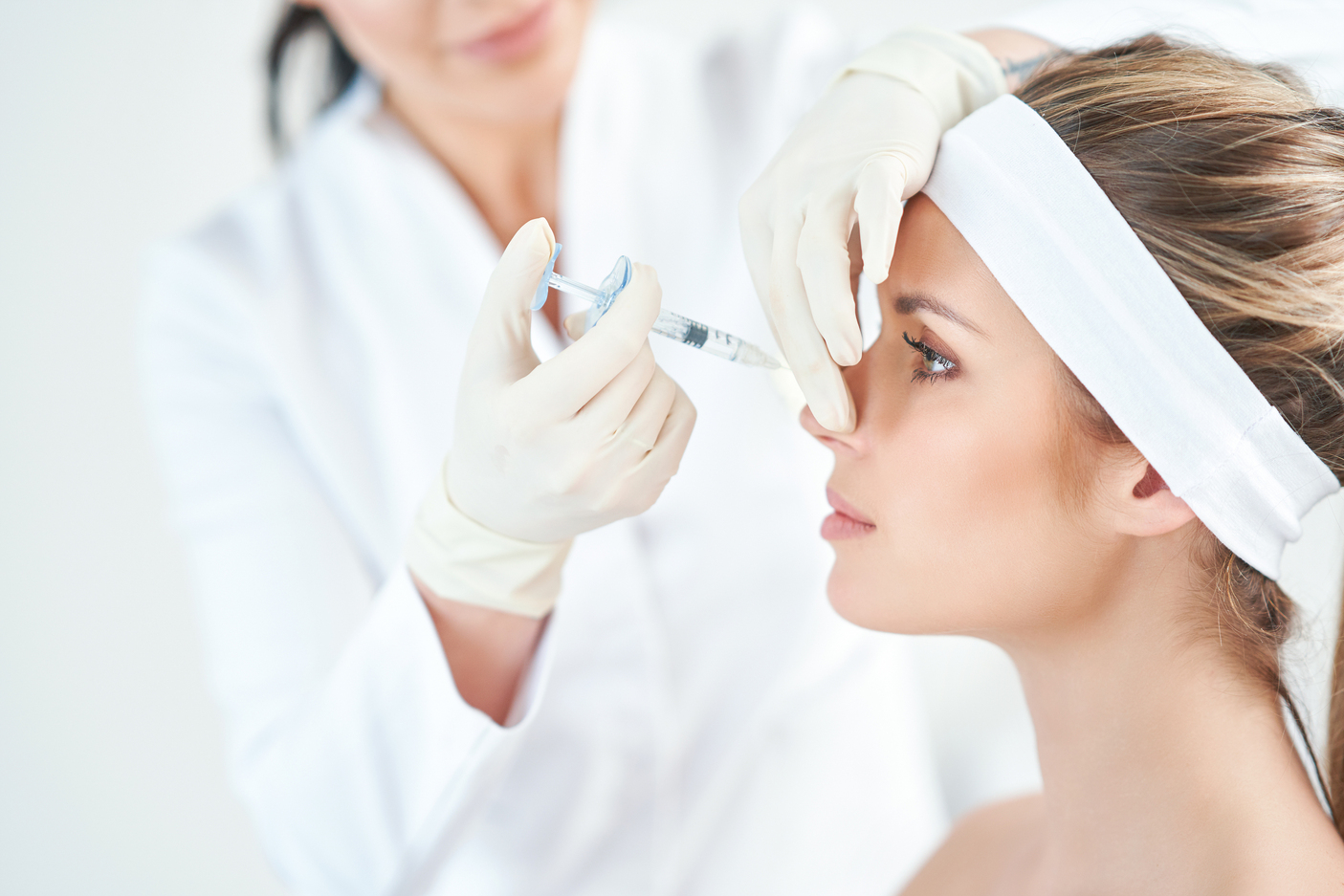 Rinocorecție cu acid hialuronic în Craiova la Clinica Medlink