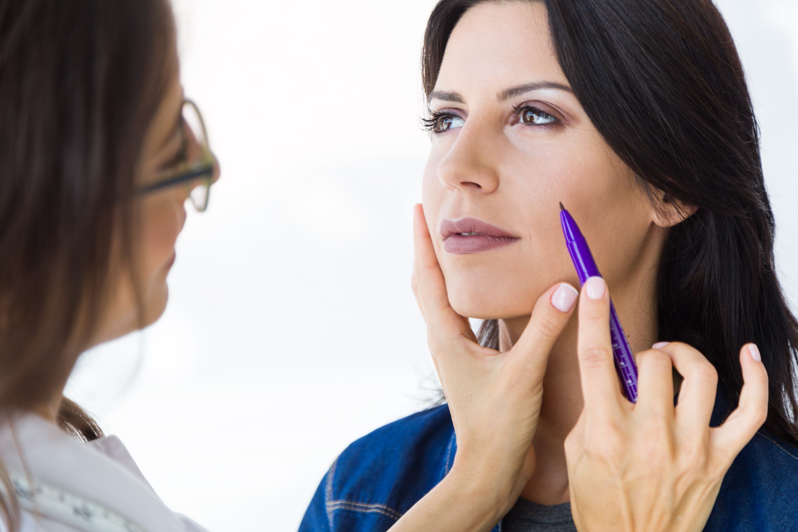 Tratament facial cu polinucleotide pentru hidratarea pielii
